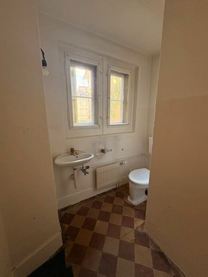 Befristete 5-Zimmer-Altbauwohnung direkt beim Klusplatz! (3)