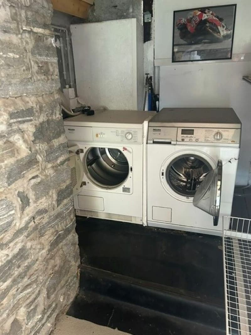 Charmante 3.5-Zimmerwohnung mit Cheminée, Balkon und modernem Wohnkomfort in Orselina / Affascinante appartamento di 3.5 locali con camino, balcone e comfort abitativo moderno a Orselina (9)
