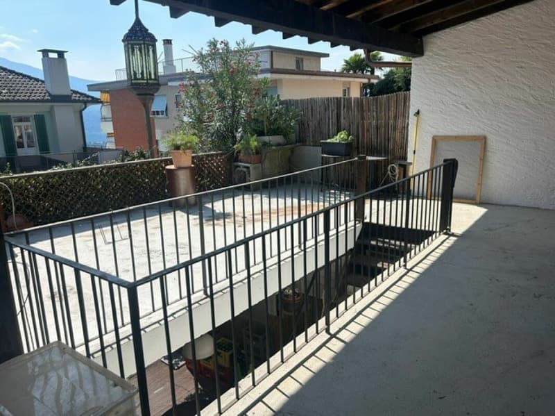 Charmante 3.5-Zimmerwohnung mit Cheminée, Balkon und modernem Wohnkomfort in Orselina / Affascinante appartamento di 3.5 locali con camino, balcone e comfort abitativo moderno a Orselina (10)