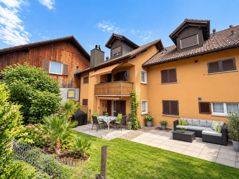 Ein Investment mit Perspektive, MFH mit Schopfanbau (1)