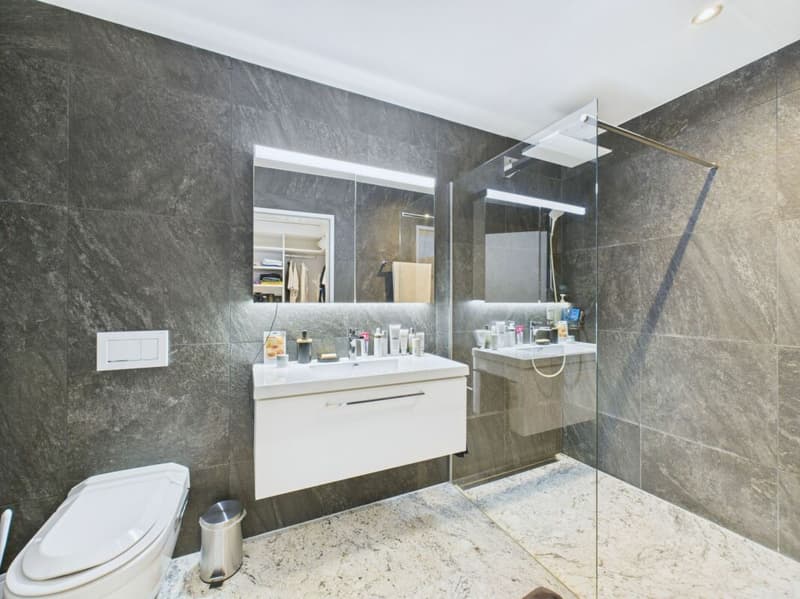 Exklusive 4.5-Zimmer-Attikawohnung - Luxusausbau, Designer-Küche & zwei Terrassen im Zentrum von Kloten (13)
