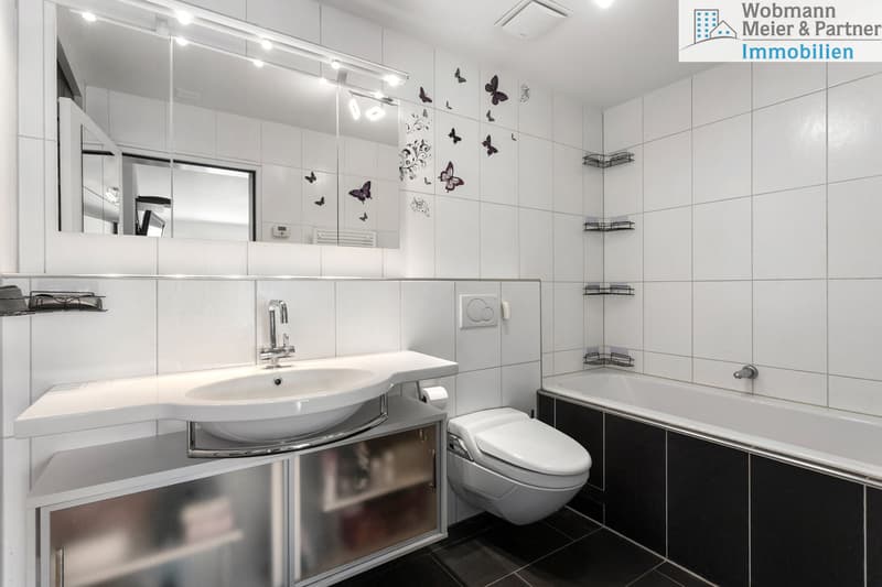 ... und zum Badezimmer en Suite