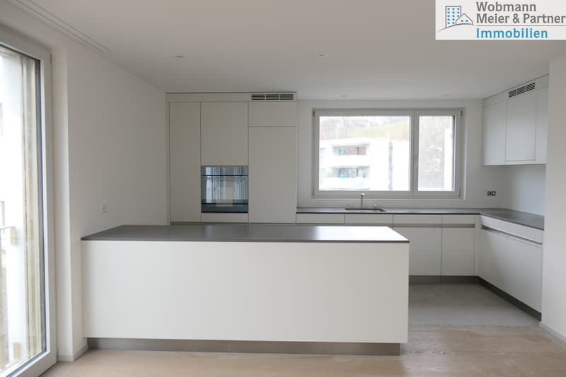 Moderne 4.5-Zimmer-Wohnung mit Eigentumsstandard an zentraler Lage (4)