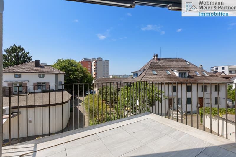 Zweiter strassenabgewandter Balkon (8 m2) mit Abendsonne