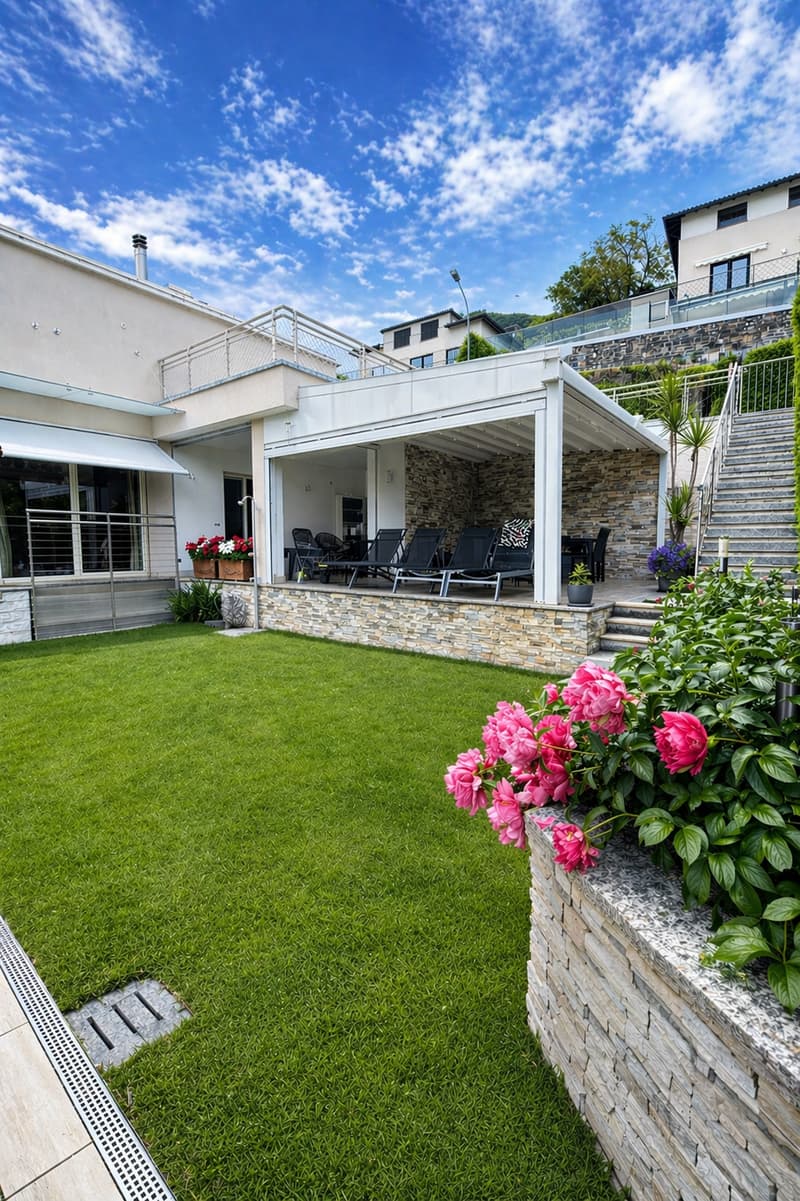 Esclusiva villa con piscina a pochi minuti dalla città (2)
