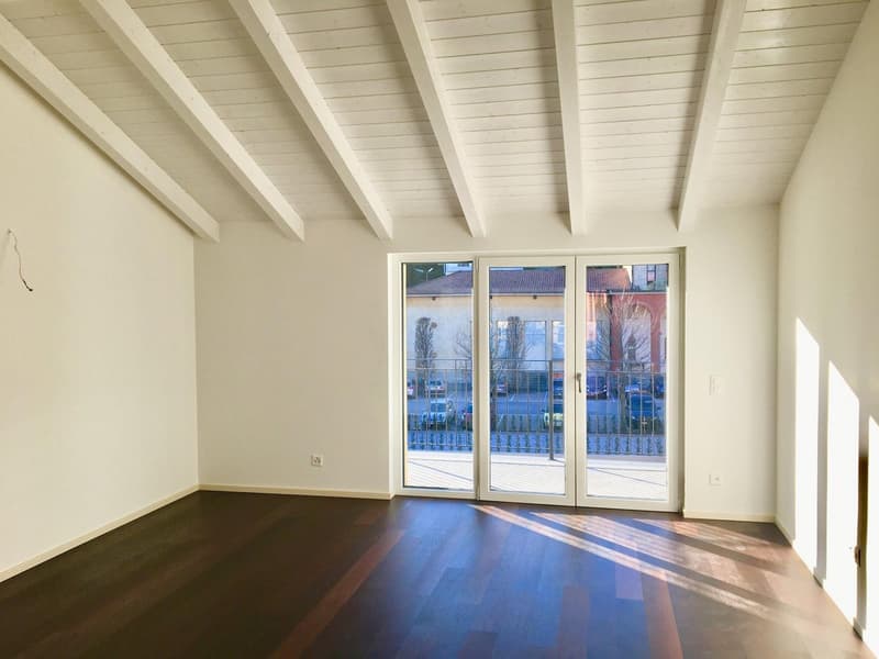 empty room, white walls, wooden floor, sliding glass doors, balcony