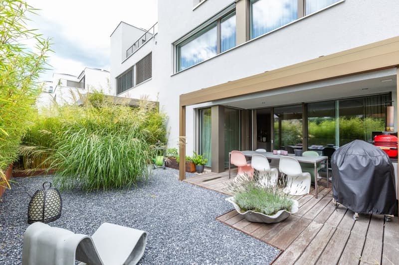 Exklusives Design - autarke Engergiegewinnung - pflegeleichter Garten (1)