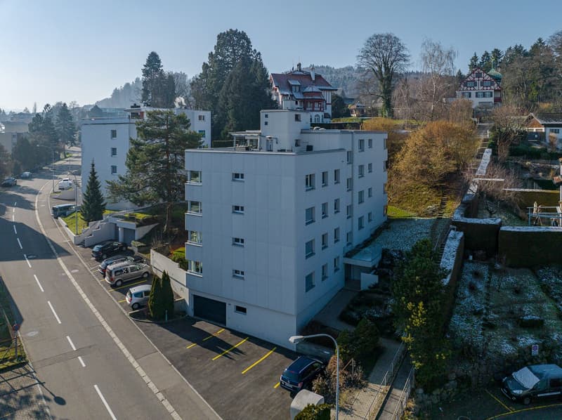 Modern saniert (2022): Helle 4.5-Zimmer-Wohnung in Wittenbach (6)