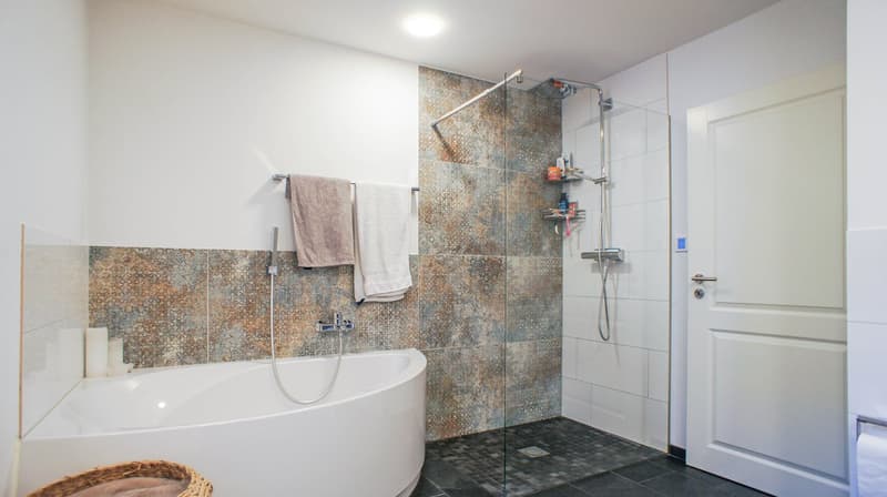 Moderne 3.5-Zimmer-Wohnung mit herrlichem Ausblick (4)