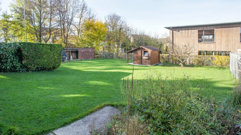 Bauland mit Einfamilienhaus (2)