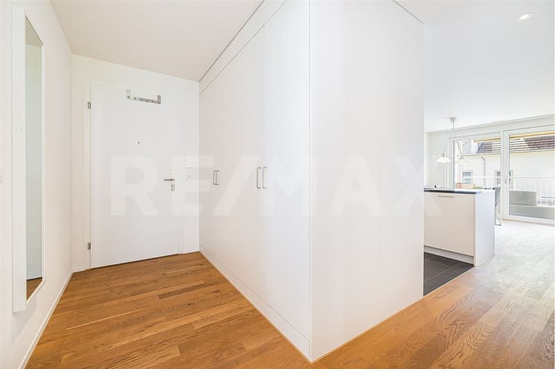 Helle 4.5-Zimmer-Wohnung mit sonnigem Balkon und zwei Tiefgaragenplätzen! (2)