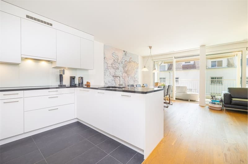 Helle 4.5-Zimmer-Wohnung mit sonnigem Balkon und zwei Tiefgaragenplätzen! (3)