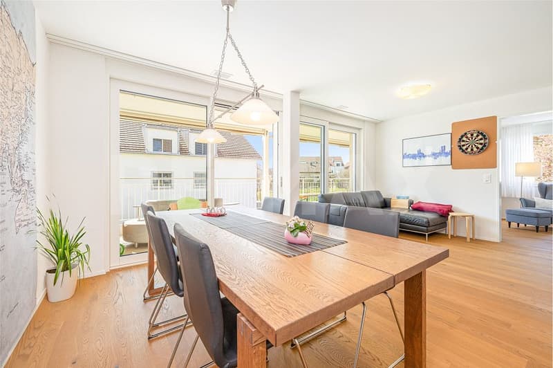 Helle 4.5-Zimmer-Wohnung mit sonnigem Balkon und zwei Tiefgaragenplätzen! (5)