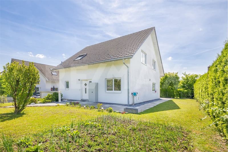 Grosszügiges Traumhaus mit Cheminée, grossem Garten & viel Platz für die ganze Familie (2)