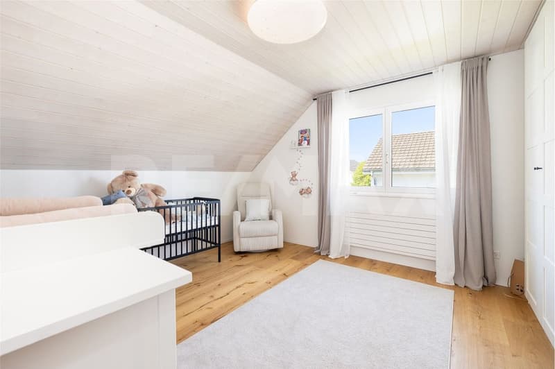 Grosszügiges Traumhaus mit Cheminée, grossem Garten & viel Platz für die ganze Familie (11)