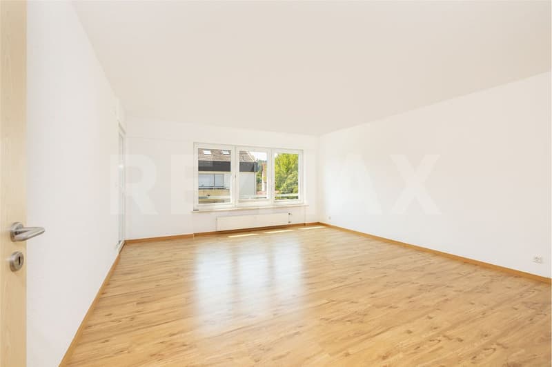 Attraktive Haushälfte mit 3 Wohnungen, 3 Carports, Garten und vielseitigem Potenzial (5)