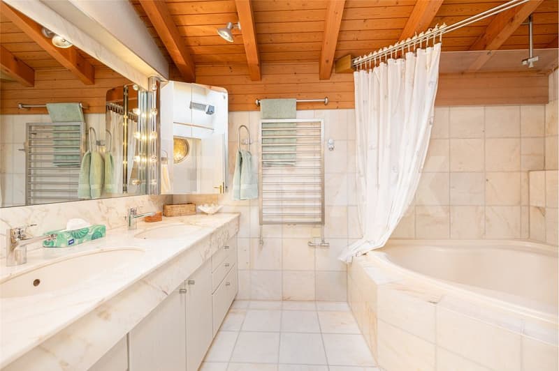 Familienfreundliches Zuhause mit viel Komfort, Gartenidylle und Doppelgarage (10)