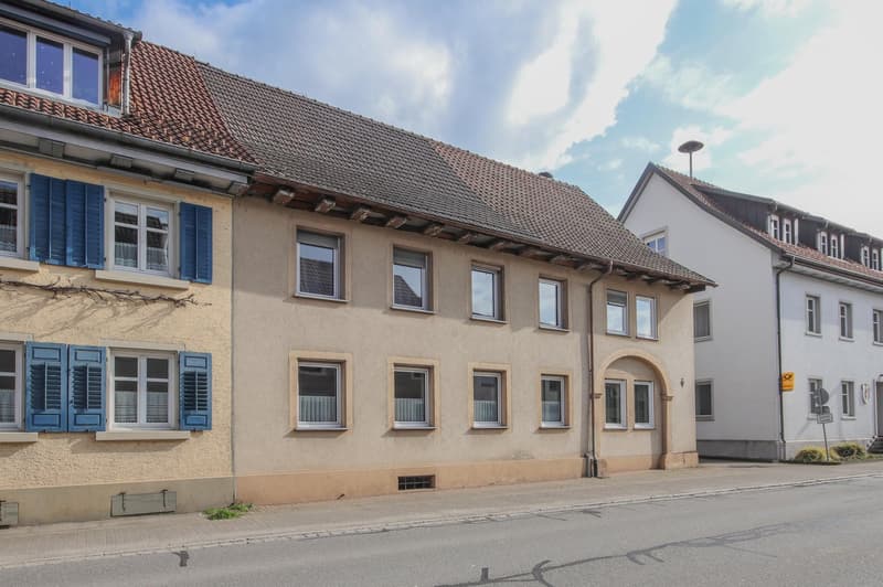 Vermietetes Zweifamilienhaus mit Entwicklungspotenzial in Kadelburg (2)