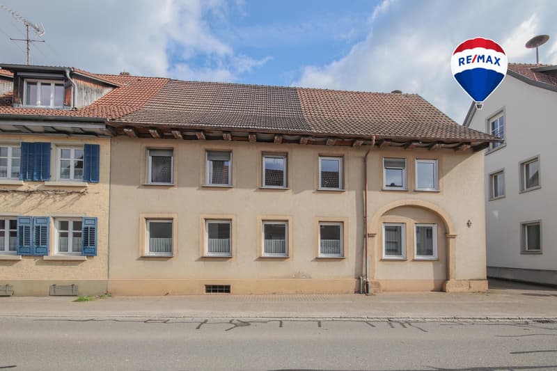 Vermietetes Zweifamilienhaus mit Entwicklungspotenzial in Kadelburg (1)