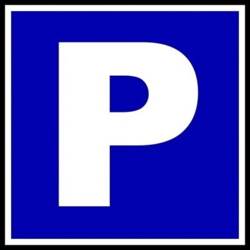 Parkplatz an zentraler Lage! (1)