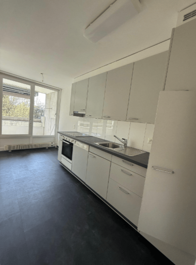 Sunny 3.5-room apartment with balcony in Nidau (2)