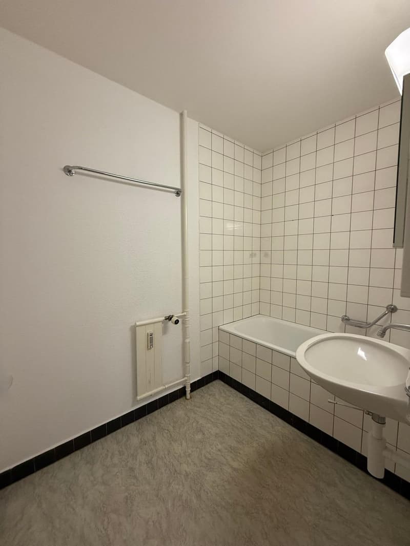 Sunny 3.5-room apartment with balcony in Nidau (7)
