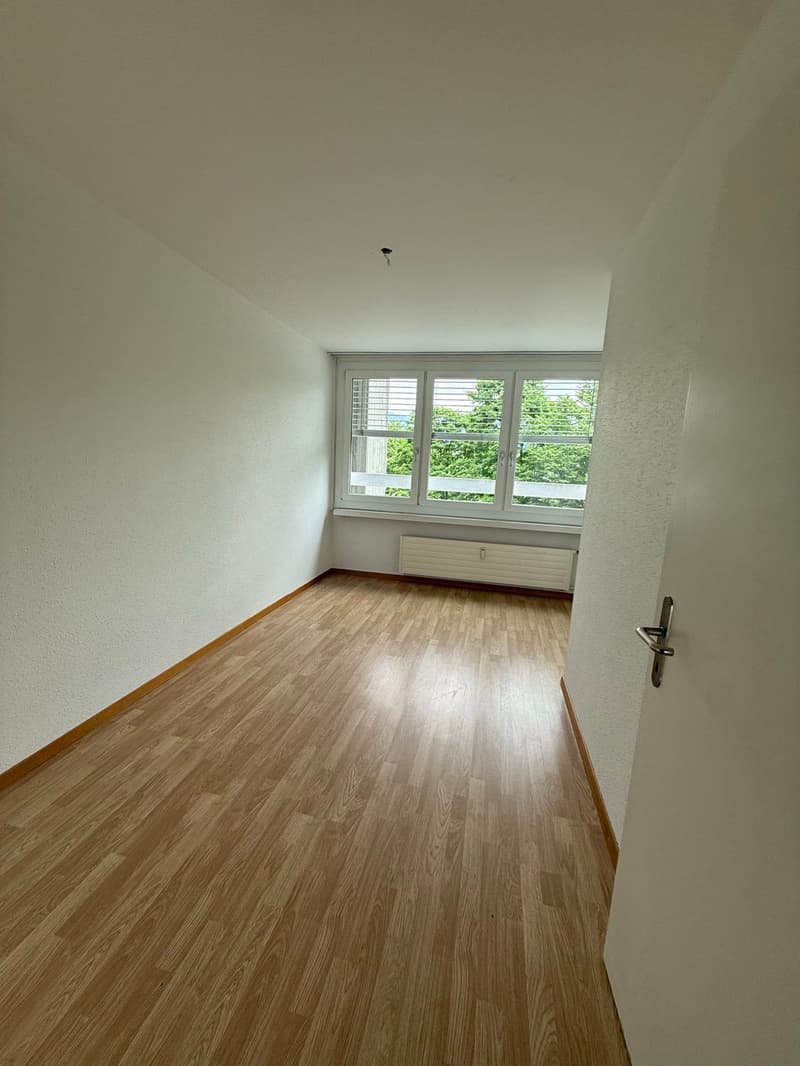 Sunny 3.5-room apartment with balcony in Nidau (4)
