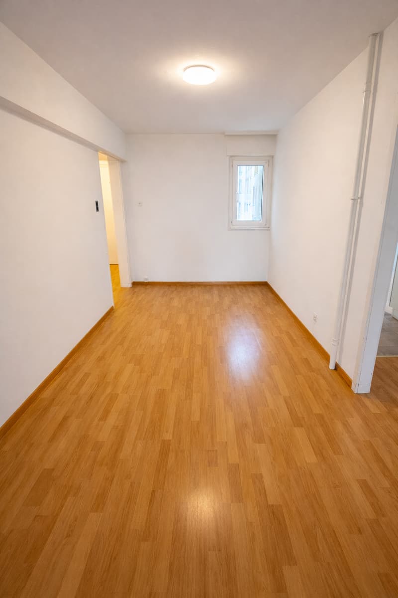 empty room, wooden floor, white walls, two doors, window