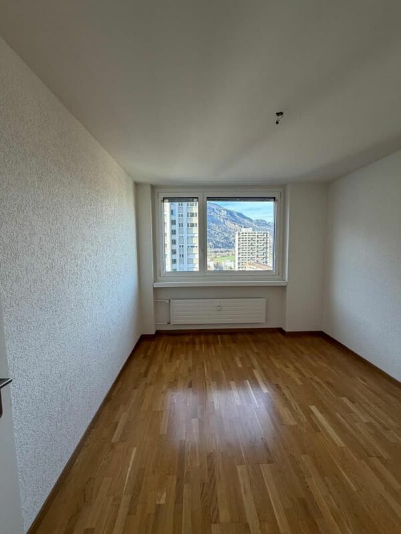 Schöne, helle 4-Zimmer-Wohnung mit Balkon & Bergsicht an zentraler Lage in Chur (6)