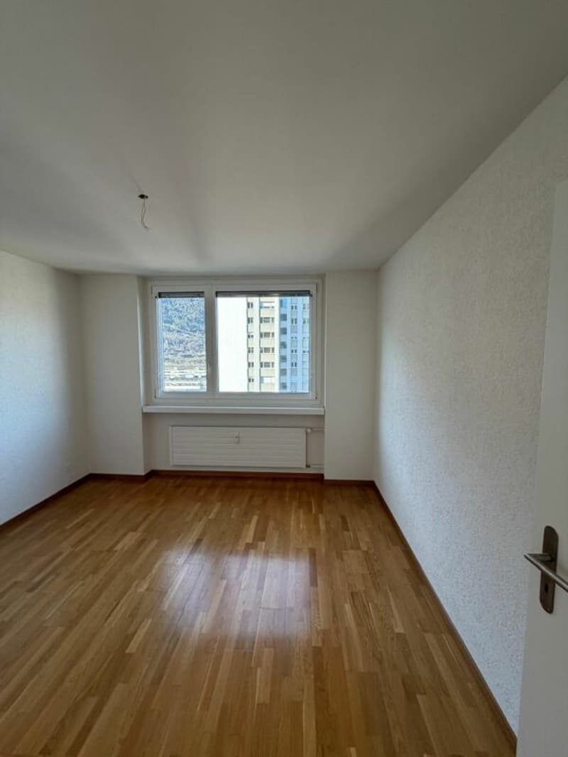 Schöne, helle 4-Zimmer-Wohnung mit Balkon & Bergsicht an zentraler Lage in Chur (9)