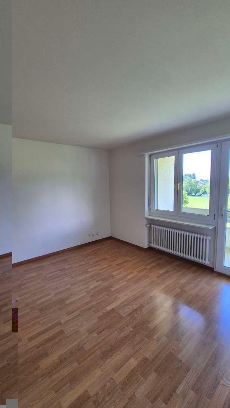 Appartamento luminoso 2.5 locali con balcone a Biel – disponibile immediatamente! (6)