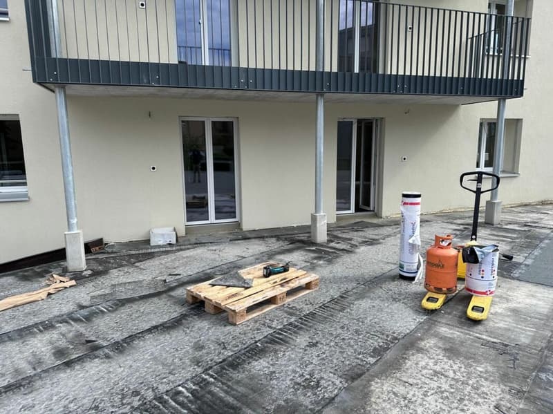 Exklusive 3.5-Zimmer-Gartenwohnung mit gedecktem Sitzplatz und privater Grünfläche (10)