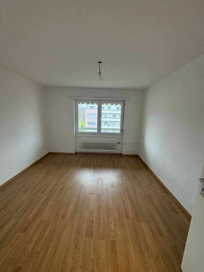 4.5 Zi Wohnung, 3. Stock, Lift, Schwimmbad (5)