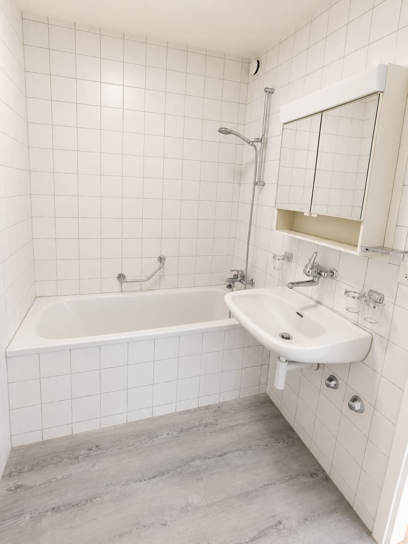 Helle 4.5-Zimmer-Wohnung mit Balkon in Nidau – sofort verfügbar! (7)