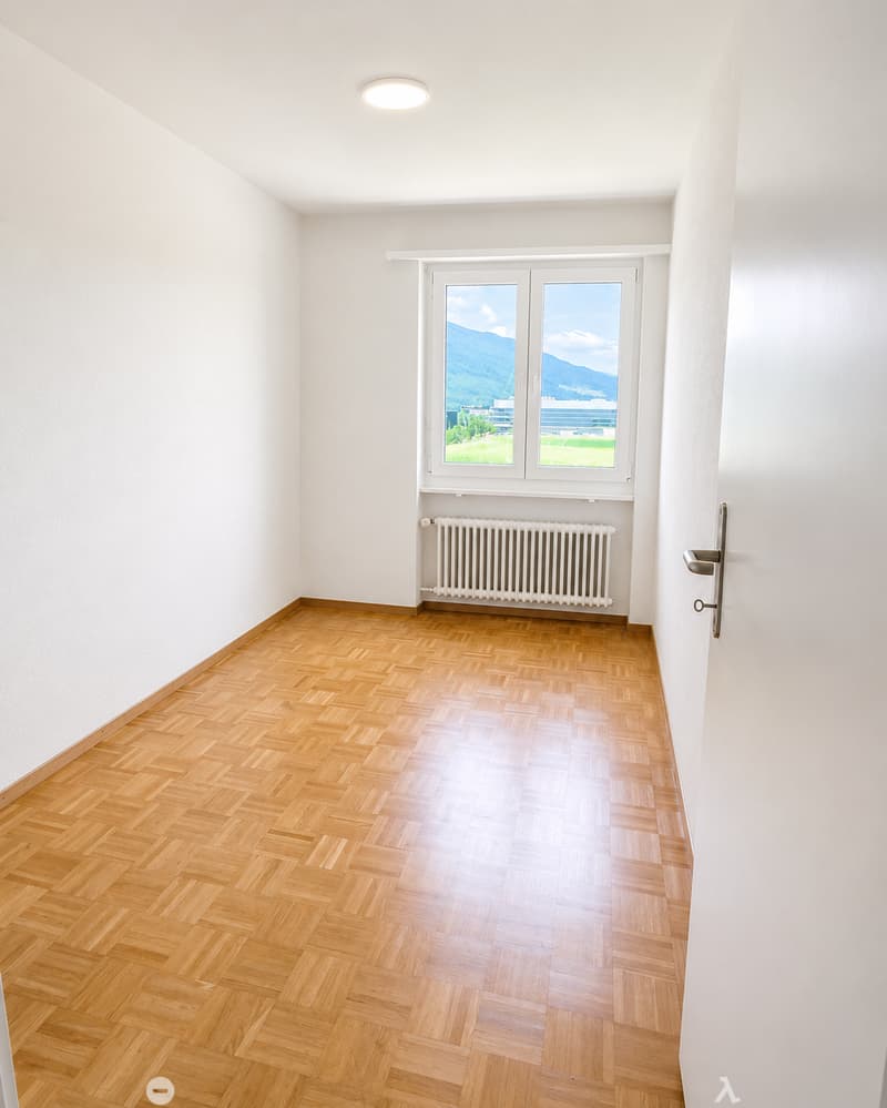 Helle 5.5-Zimmer-Wohnung im 6. OG mit Balkon und Weitblick in Biel (5)