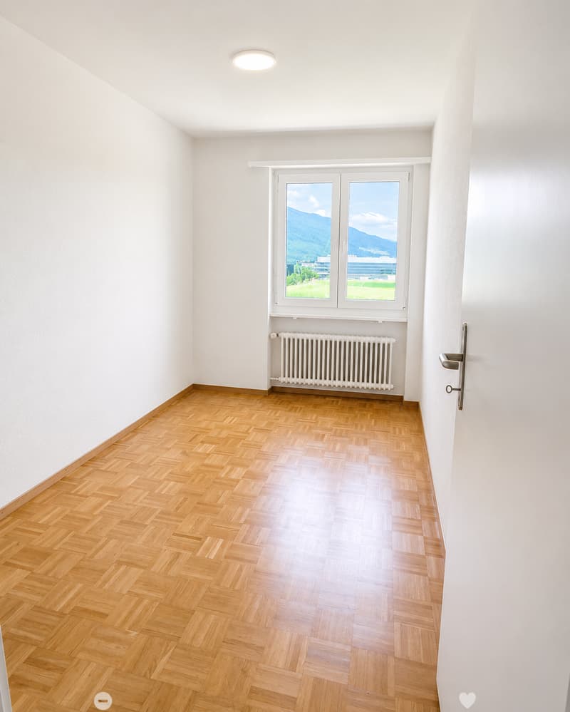 Helle 5.5-Zimmer-Wohnung im 6. OG mit Balkon und Weitblick in Biel (5)