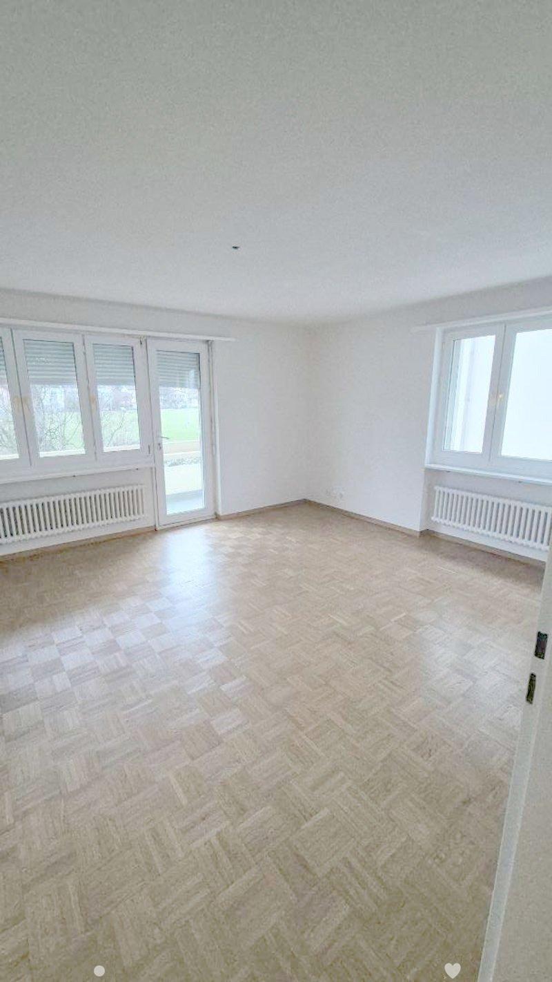 Charmante 4.5-Zimmer-Wohnung mit Balkon in Biel (3)