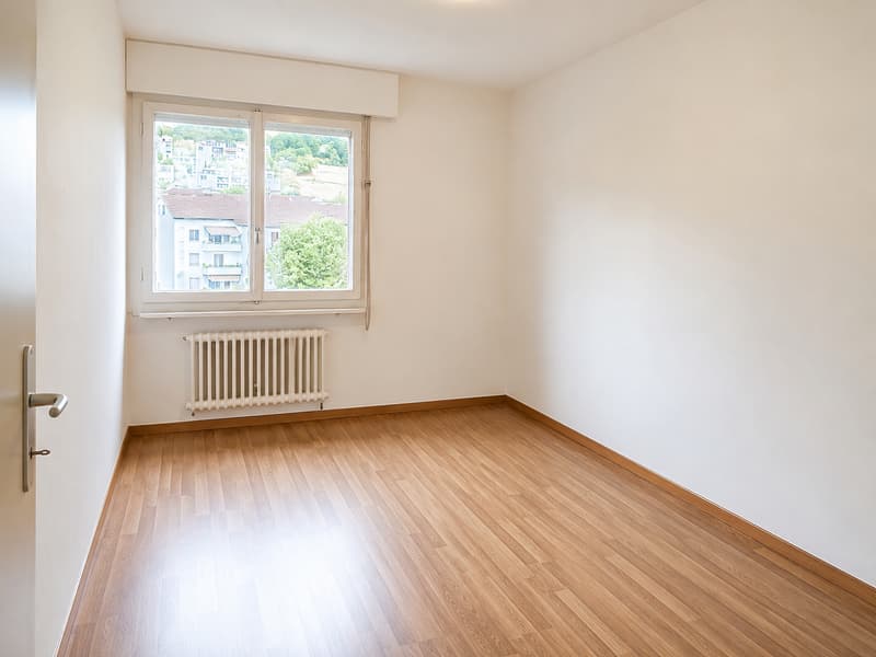 Helle 3.5-Zimmer-Wohnung mit Balkon und Stadtblick in Biel (2)