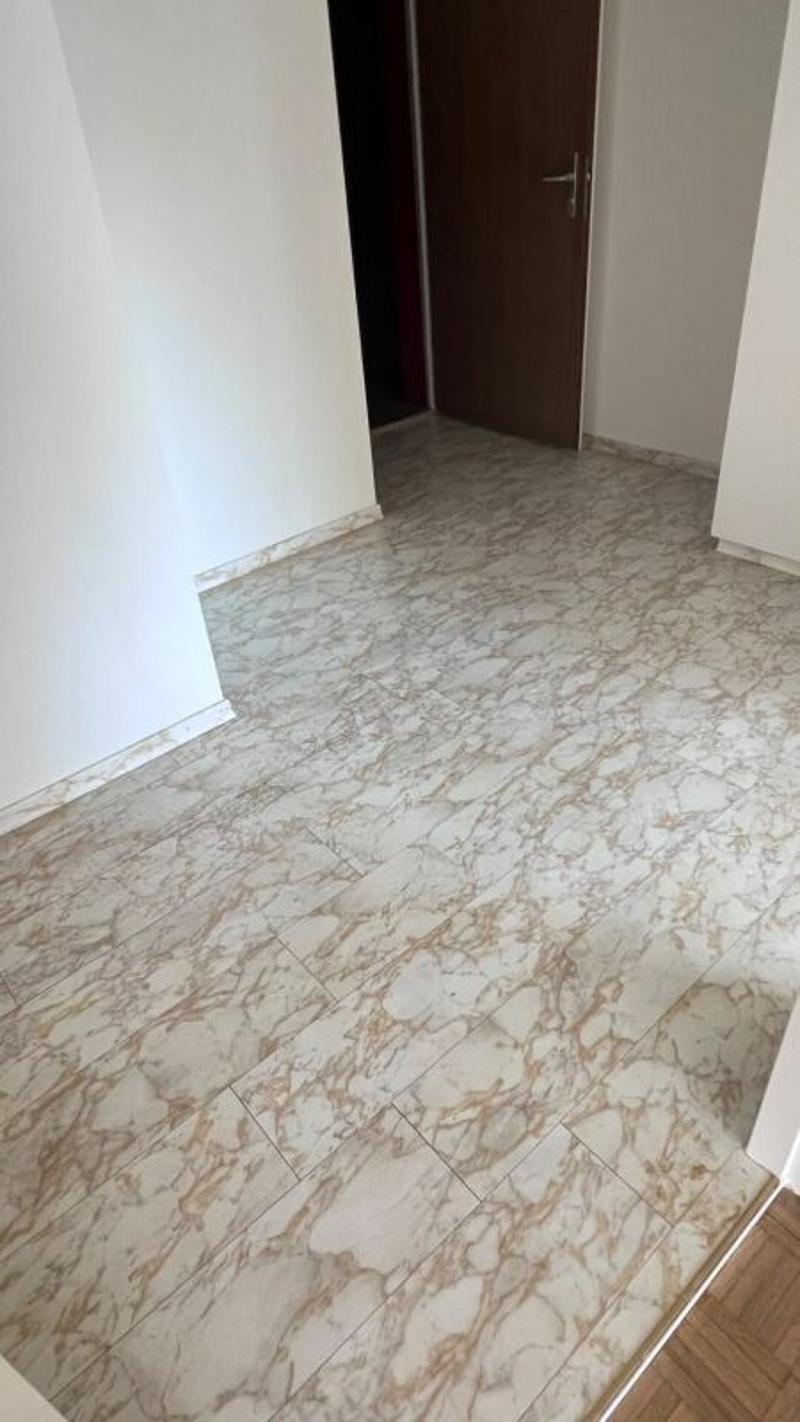 schöne helle 2 1/2 Zimmer Wohnung (1)