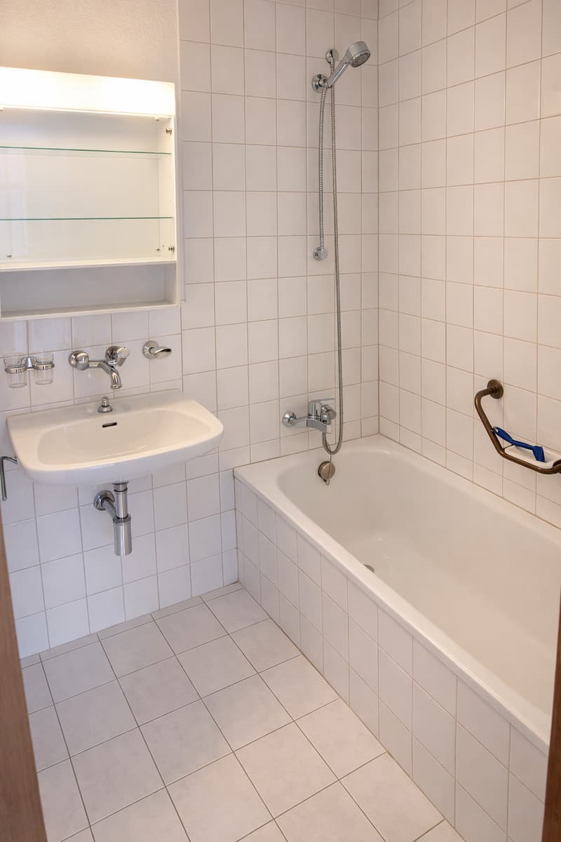 Appartement spacieux de 4,5 pièces avec balcon et parking à Fribourg (5)