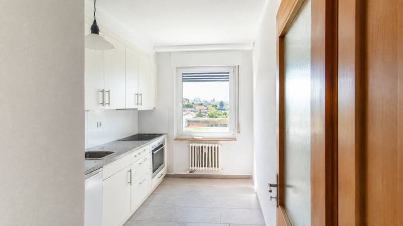 Helle 3.5-Zimmer-Wohnung mit Balkon und Stadtblick in Biel (2)