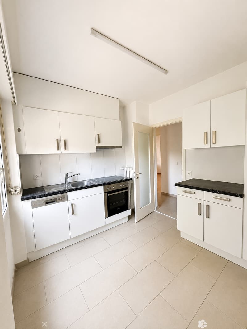 Helle 3.5-Zimmer-Wohnung mit Balkon in Biel – ab sofort verfügbar (2)