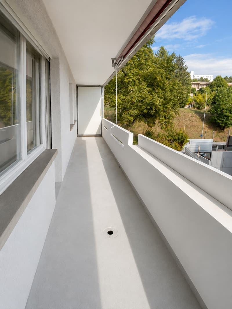 Spacieux  4,5 pièces à Fribourg – Vue sur la verdure, balcon et garage : votre futur chez-vous ! (9)