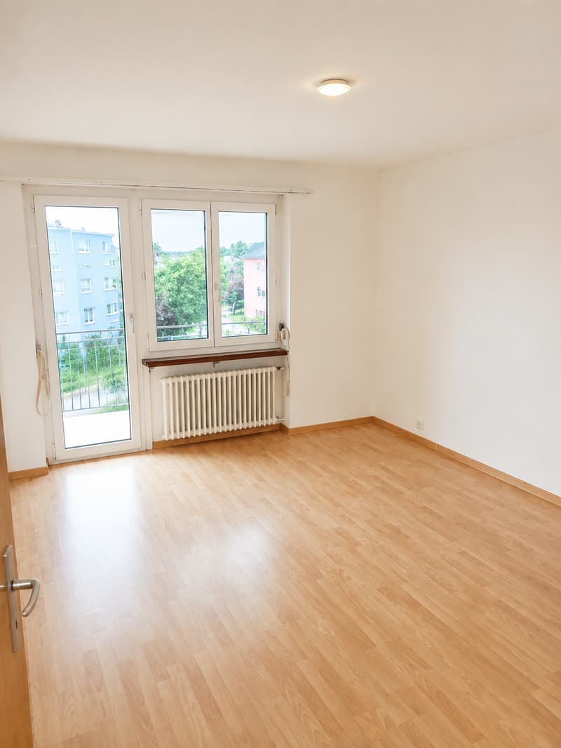 Spacieux appartement de 5 pièces avec balcon et belle vue à Fribourg (9)
