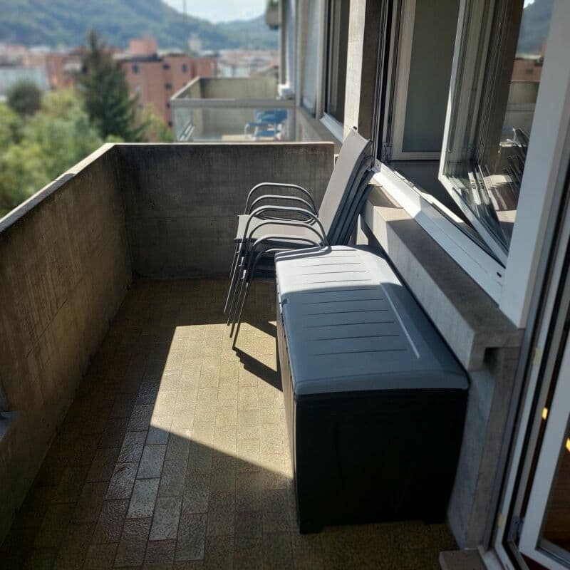 luminoso appartamento parzialmente ammobiliato di 3 locali (2042) 4. piano (7)