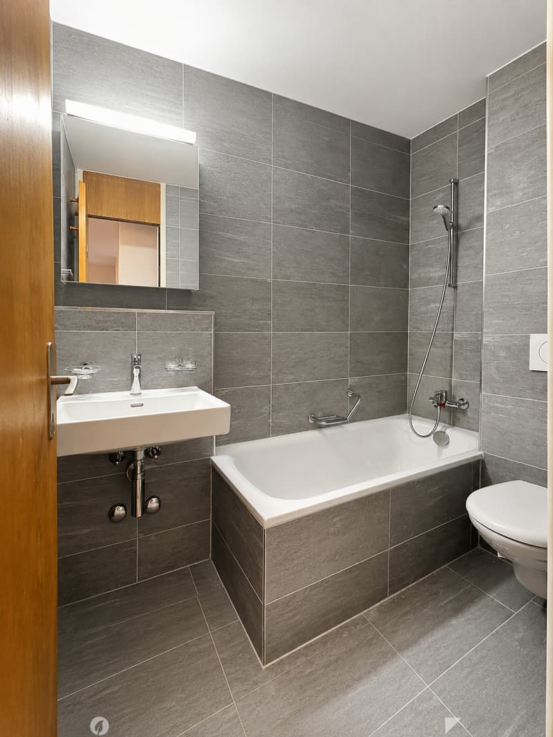 Helle 3.5-Zimmer-Wohnung mit Balkon in Biel – sofort verfügbar! (6)