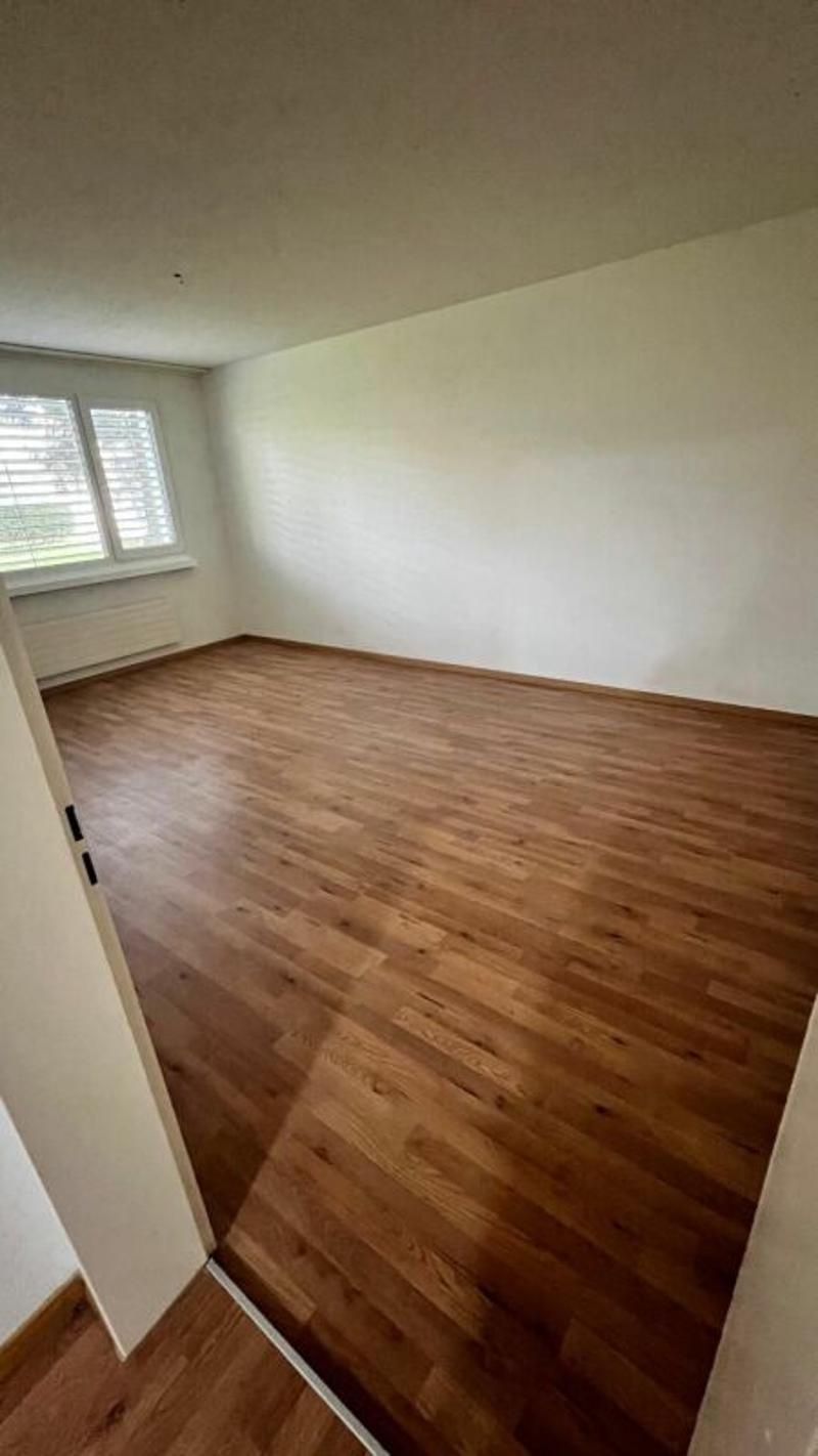schöne 4 1/2 Zimmer Wohnung (4)