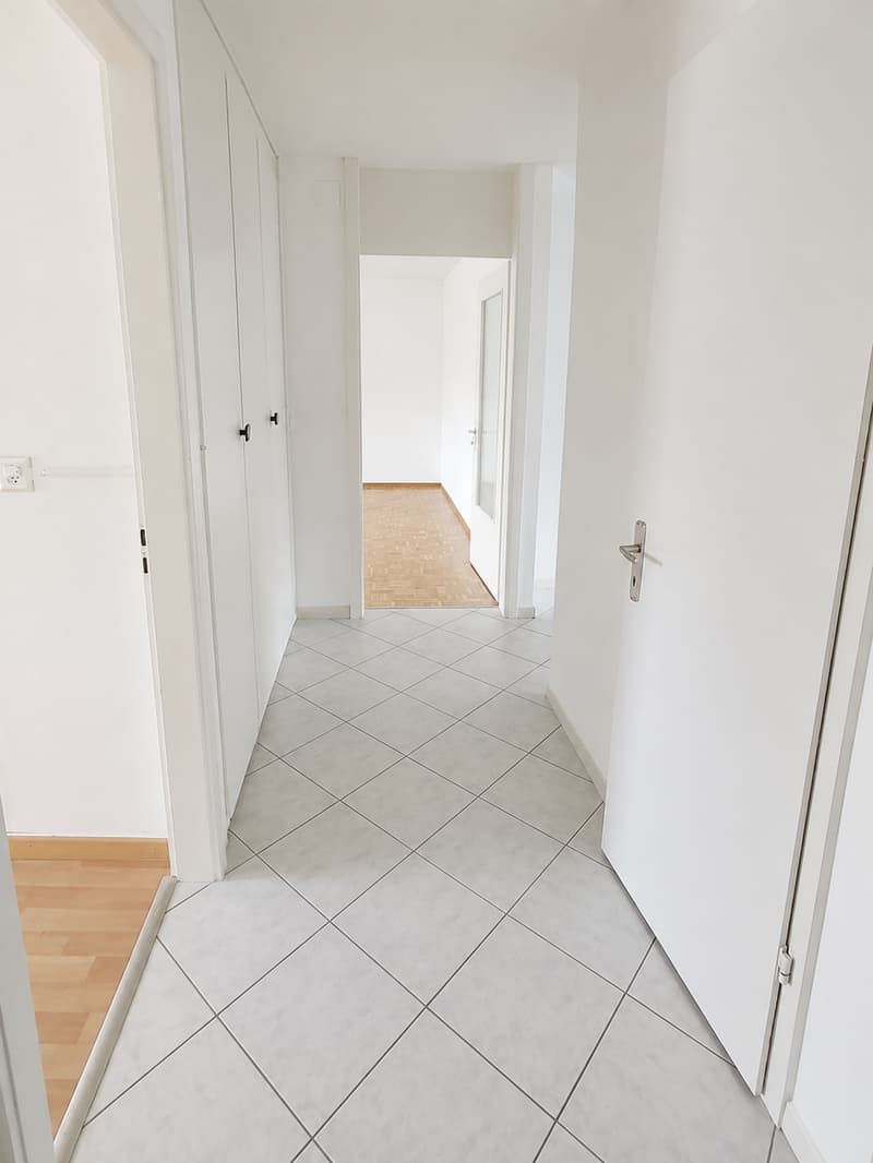 Spacieux  3,5 pièces à Fribourg – Vue sur la verdure, balcon et garage : votre futur chez-vous ! (7)