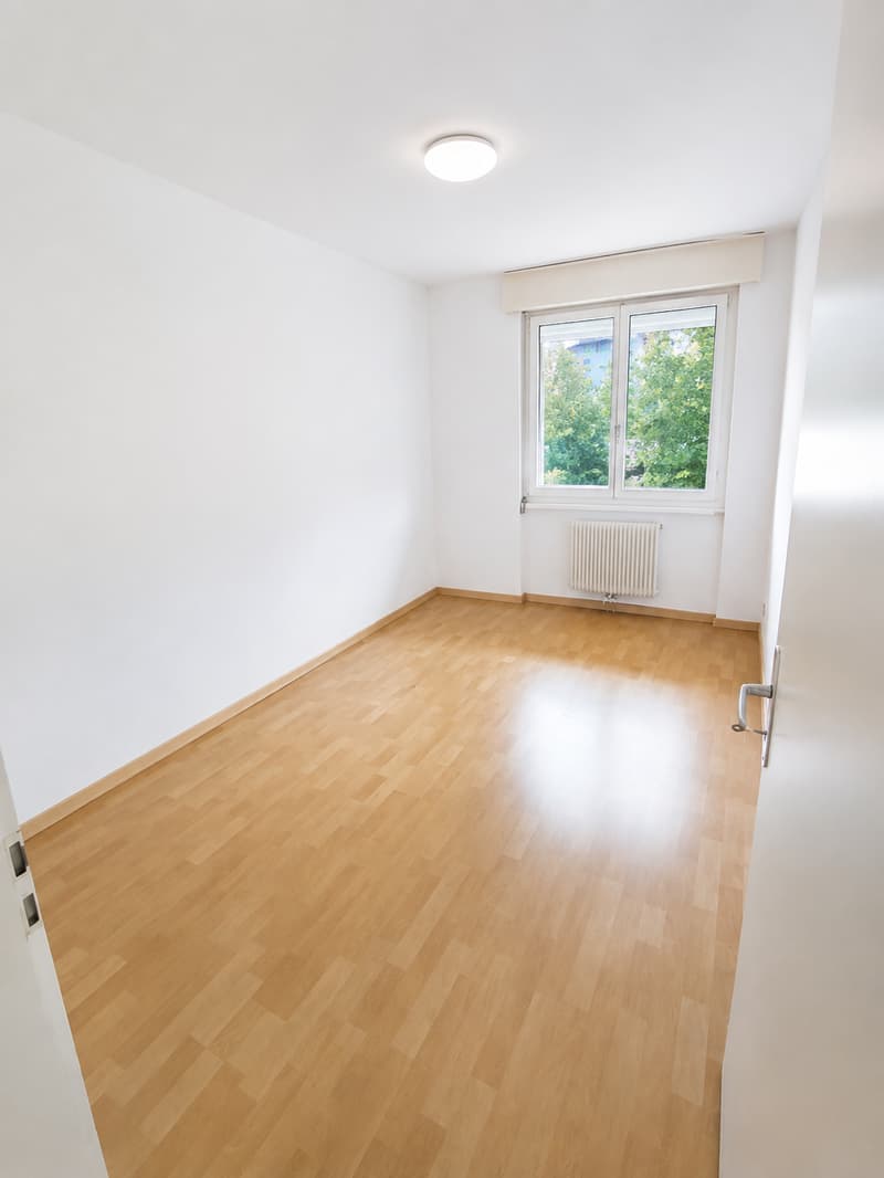 Spacieux  3,5 pièces à Fribourg – Vue sur la verdure, balcon et garage : votre futur chez-vous ! (6)