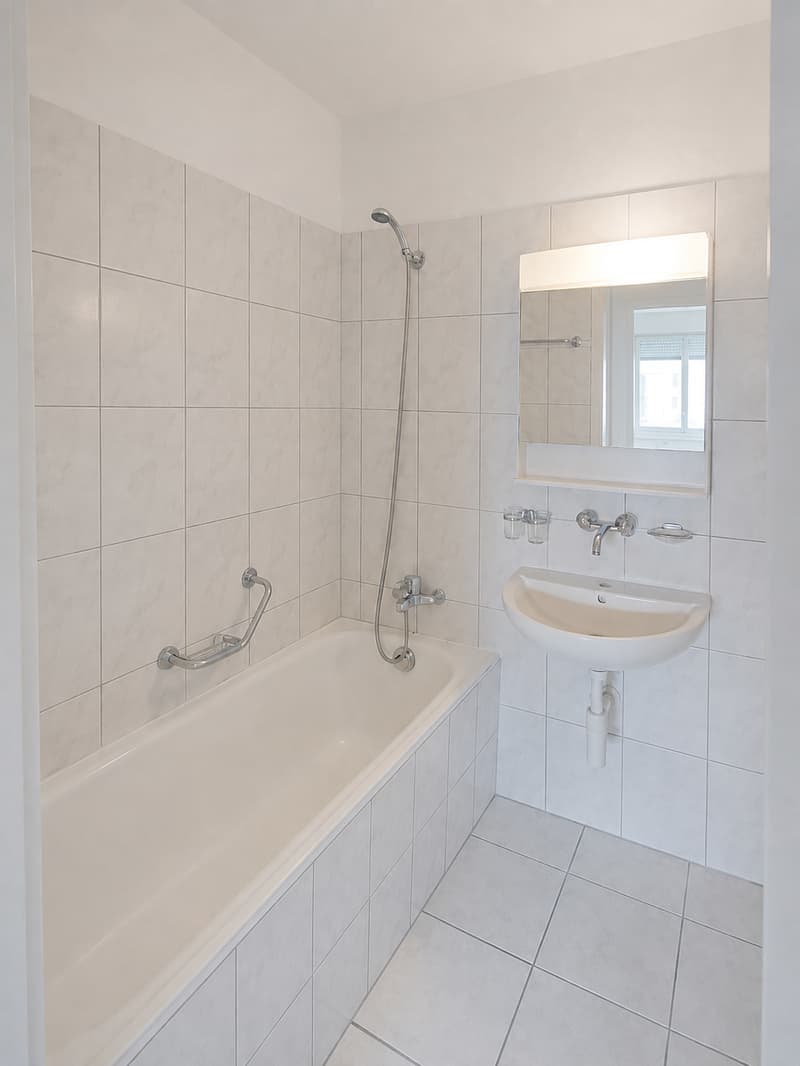 Spacieux  3,5 pièces à Fribourg – Vue sur la verdure, balcon et garage : votre futur chez-vous ! (2)